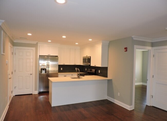 Kitchen with breakfast bar - 9 Main Rd