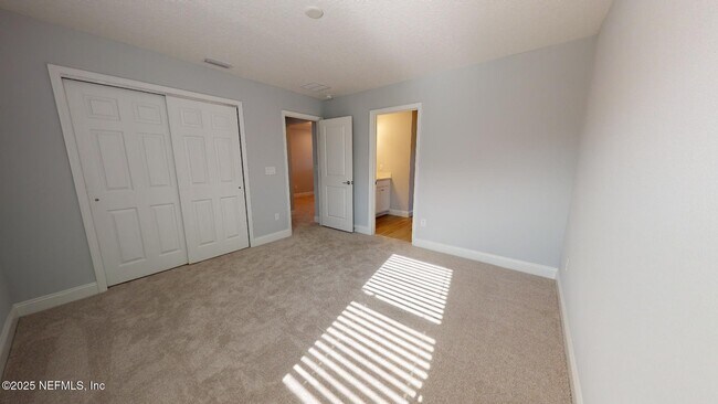 Building Photo - 307 Killarney Ave