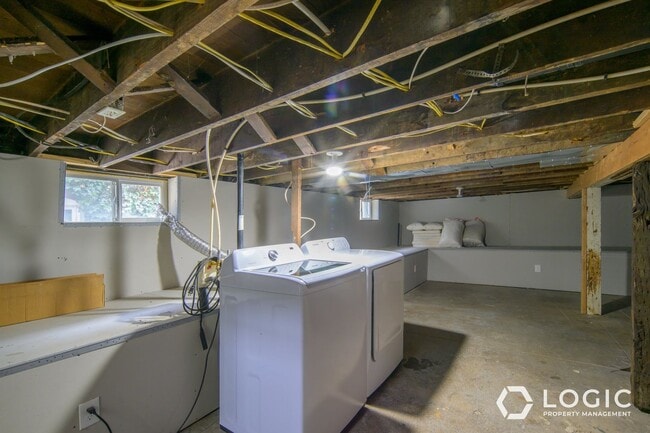 Building Photo - Gorgeous Home in Sugar House!!