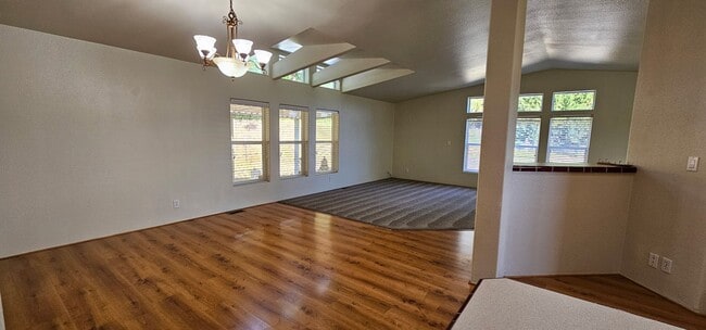 Building Photo - Horse Property on 2.5 Acres Minutes to Downtown Grants Pass