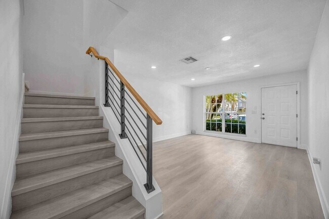 Building Photo - 727 Kensington Lake Cir