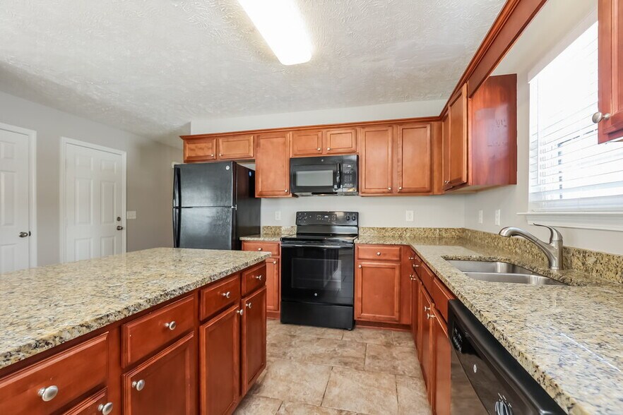 Building Photo - 300 Sarna Dr