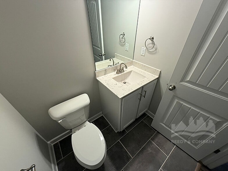 Building Photo - 40 Blue St