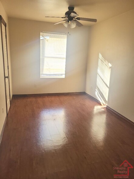 Building Photo - 1604 NW Lindy Ave