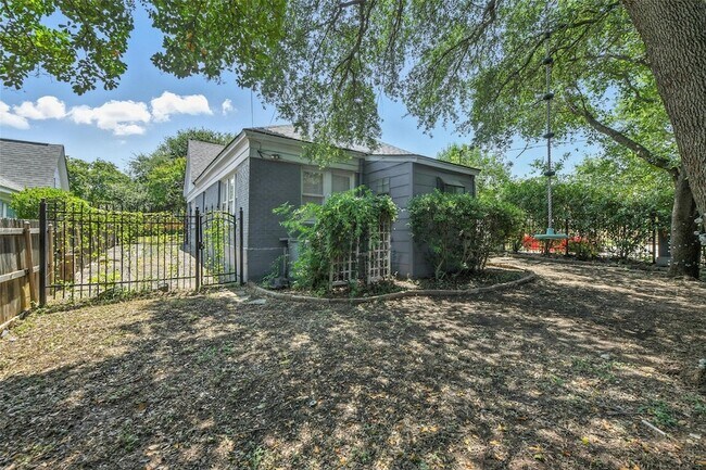 Building Photo - 4036 Dexter Ave