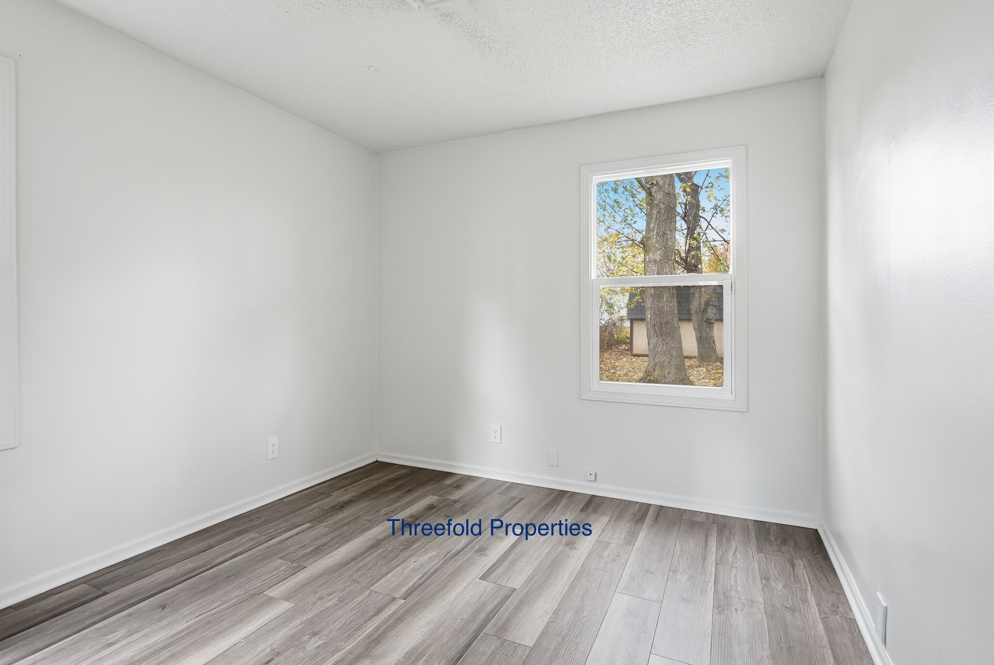 Building Photo - 1107 Larch Ln