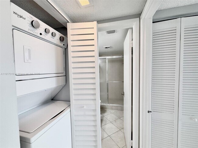 Building Photo - 20505 E Country Club Dr