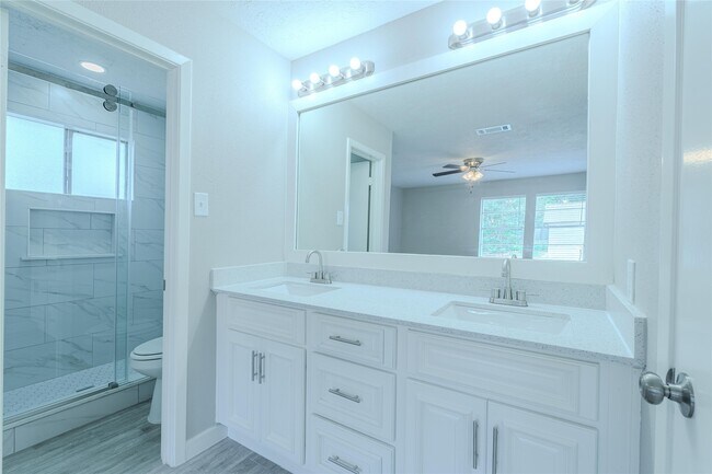 Building Photo - 2714 Flintrock Cir