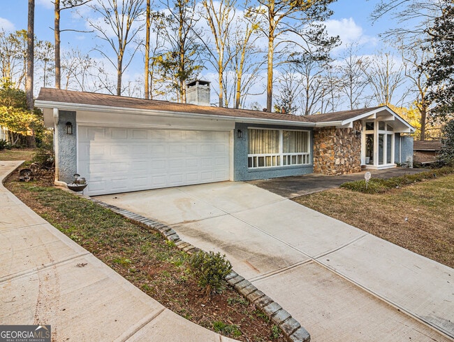 Building Photo - 3590 Cloudland Dr