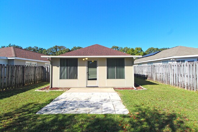 Building Photo - Charming 2BD/2BA Cottage in the Cottages a...