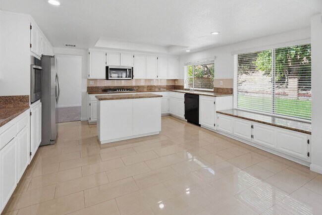 Building Photo - SPACIOUS 4 BEDROOM, 3 BATH HOME WITH 3-CAR GARAGE!