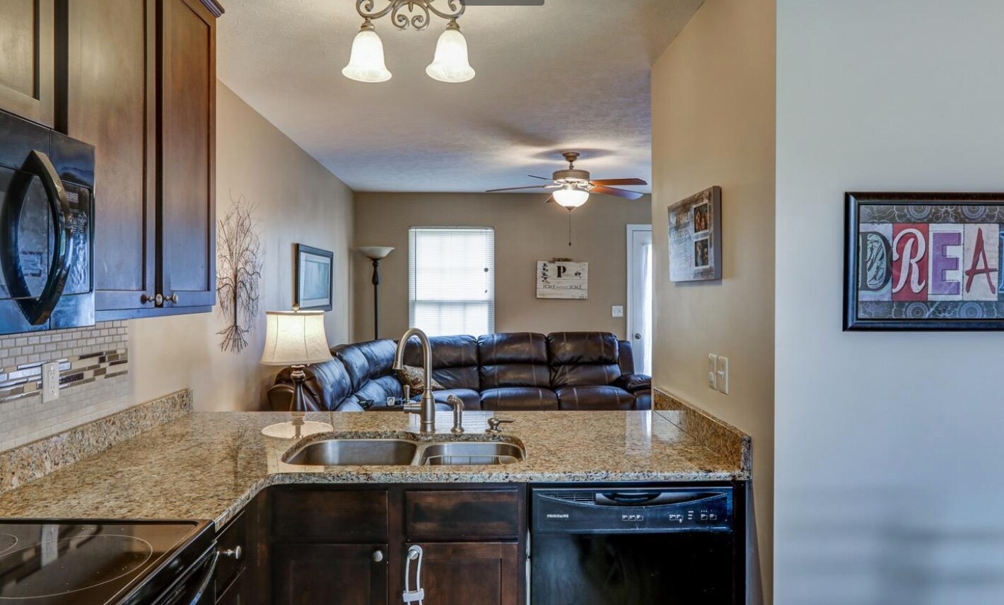 Building Photo - 27 Gloucester Dr