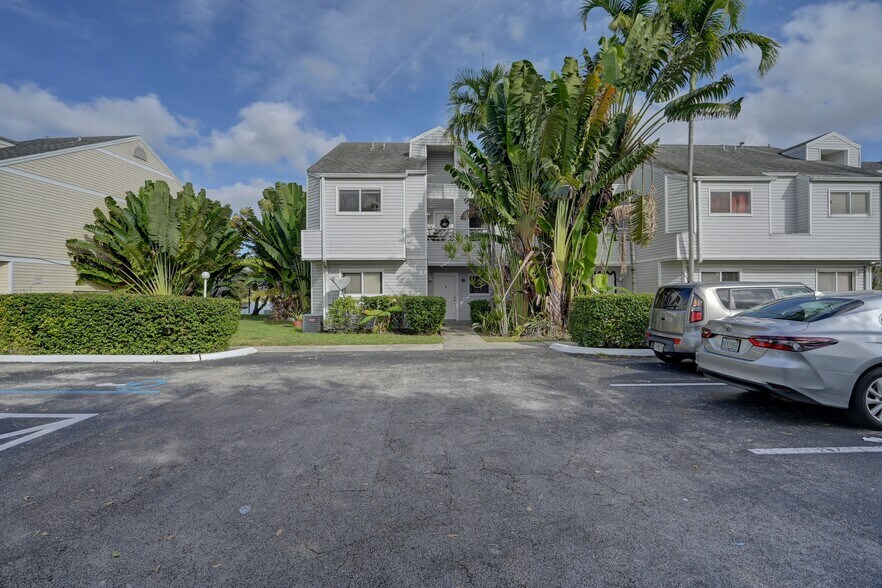 Building Photo - 3453 NW 44th St