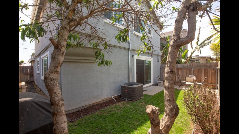 Building Photo - 564 9th St