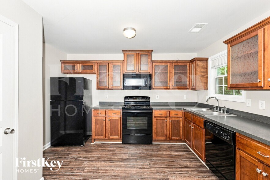 Building Photo - 1009 Serene Lake Dr
