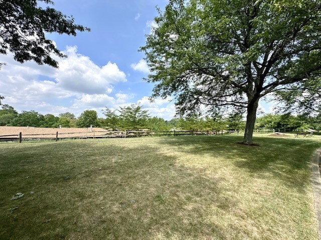 Building Photo - 7351 Beacon Hill Dr