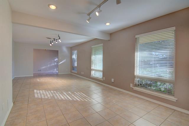 Building Photo - 3763 Vinecrest Dr