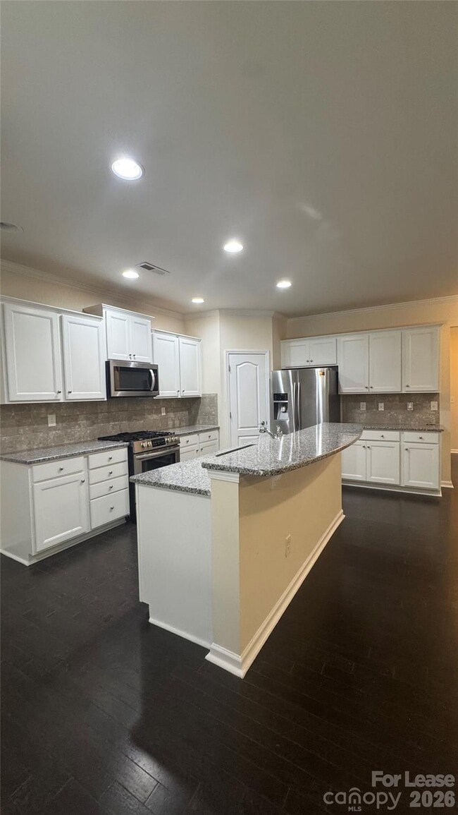 Building Photo - 504 Twelve Oaks Ln