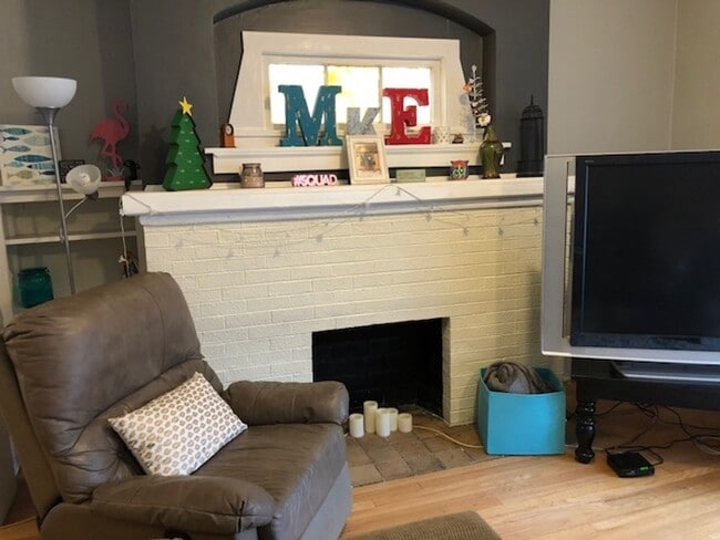 Building Photo - 3358 N Downer Ave