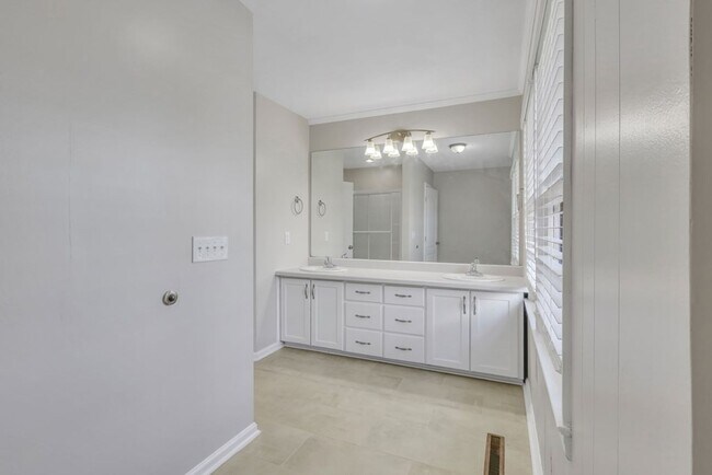 Building Photo - $500.00 OFF FIRST MONTHS RENT!!!!!