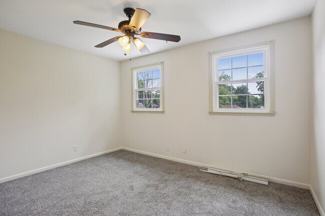 Building Photo - 8024 Regency Dr