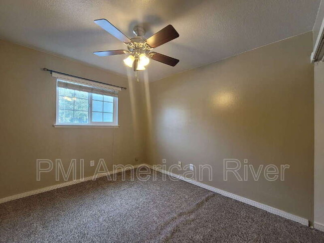 Building Photo - 6693 Greenback Ln