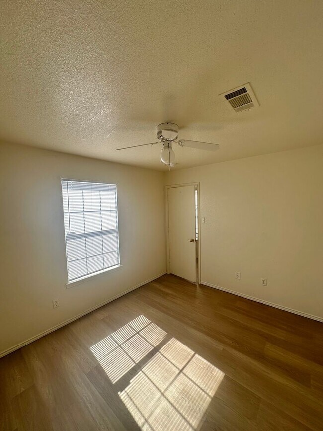 Building Photo - 5705 Greengate Dr