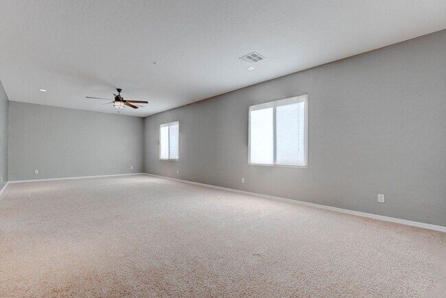 Building Photo - 2589 Chateau Clermont St