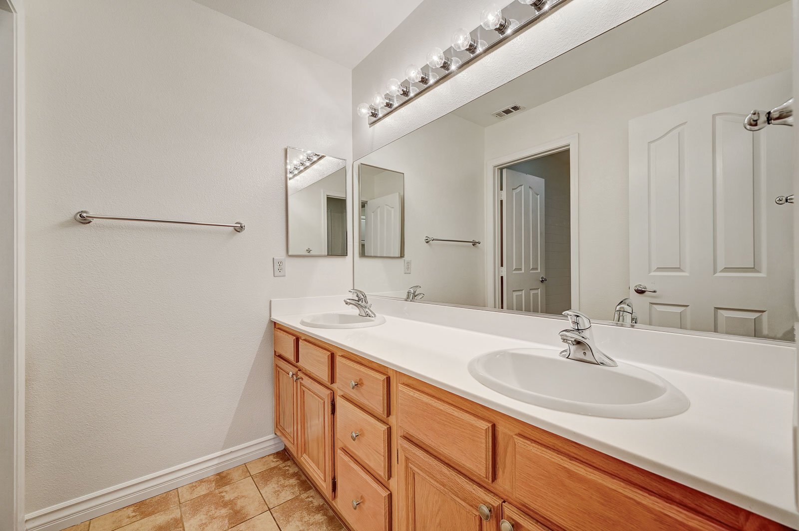 Building Photo - 9042 Edenbridge Ct