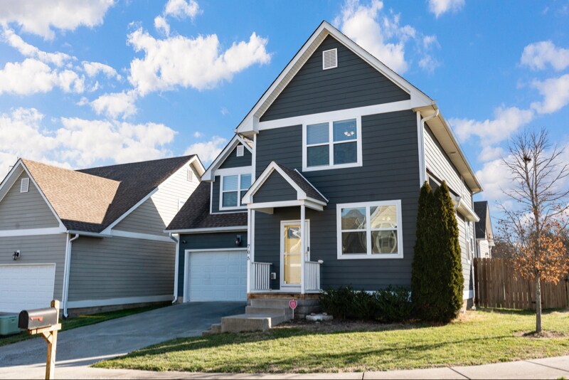 Building Photo - 705 Ellie Dr