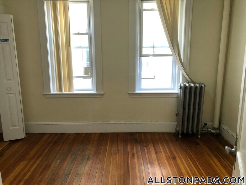 Building Photo - 15 Barrows St