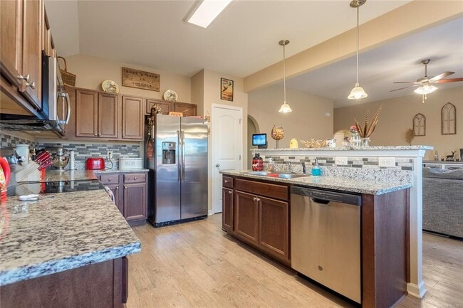 Building Photo - 820 Sunset Ct