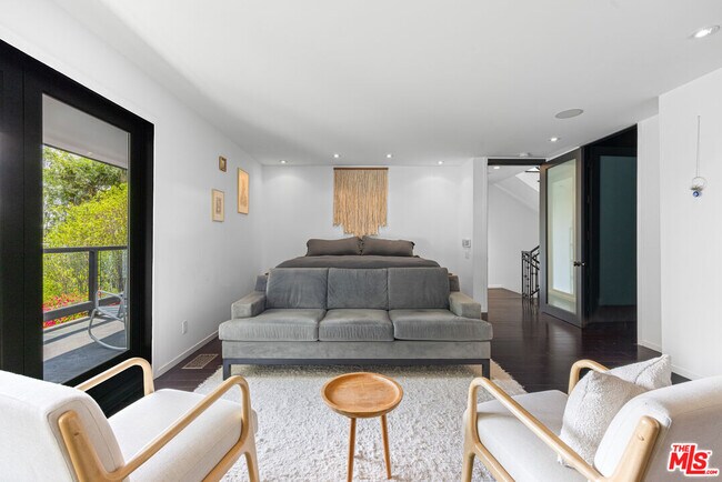 Building Photo - 2300 Ronda Vista Dr