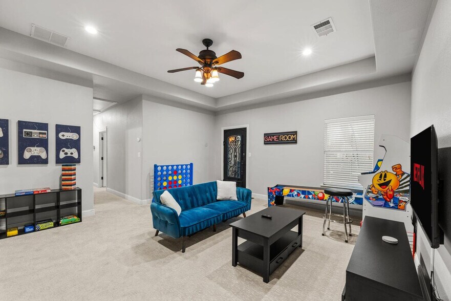 Building Photo - 200 Cove Dr