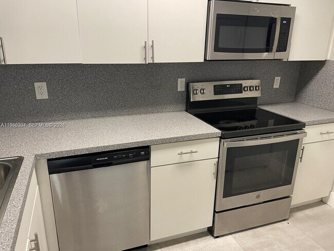 Building Photo - 15354 SW 72nd St