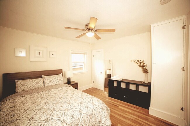 Building Photo - 2428 Alki Ave SW