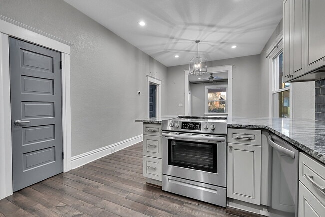 Building Photo - $3,240.95, $300 off the first month's rent, 4 Beds - 2 Bath, Single Family Home in Denver with Wa...