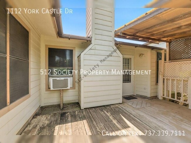 Building Photo - 1112 York Castle Dr