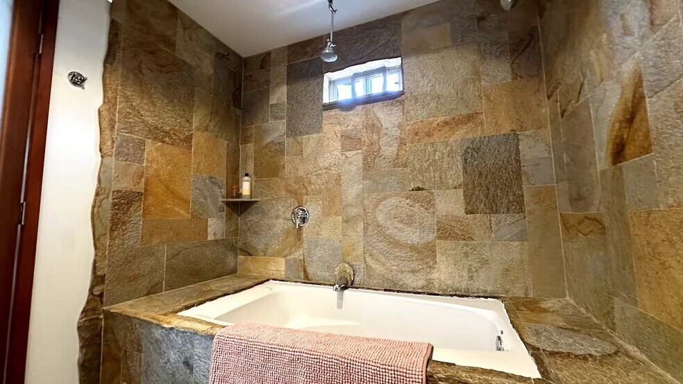 Building Photo - 3617 Maplewood Ave