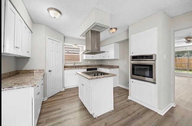 Building Photo - 16523 Loch Maree Ln