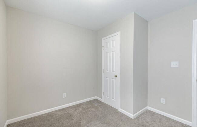 Building Photo - 3 Bedroom || 2.5 Bathroom - Townhome