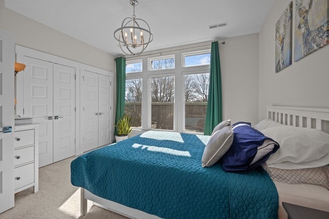 Building Photo - 644 W End Dr