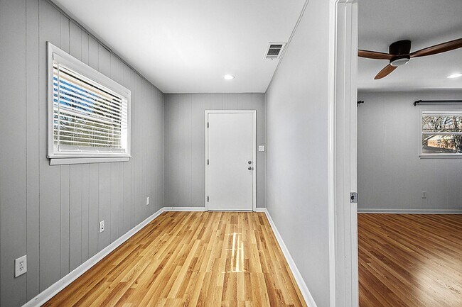 Building Photo - 822 N Coolidge St