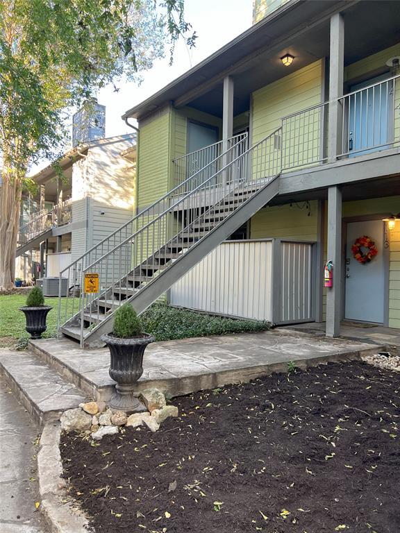 Building Photo - 3204 Menchaca Rd