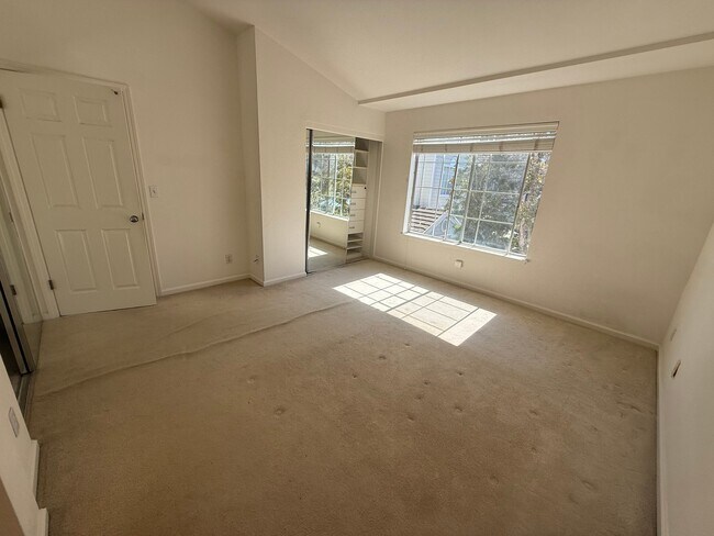 Building Photo - 4 Chart Ln