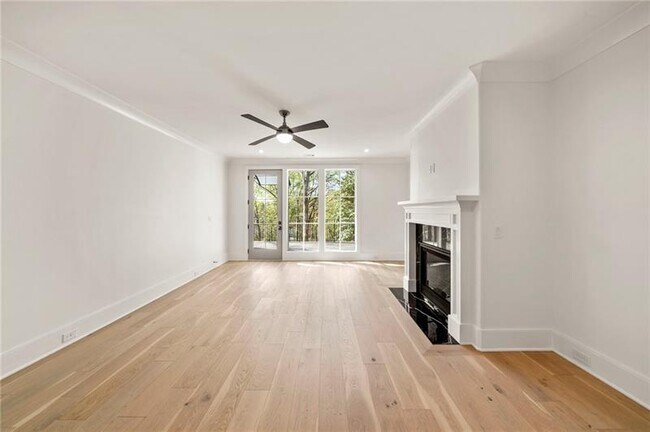 Building Photo - 1074 Moores Mill Rd NW