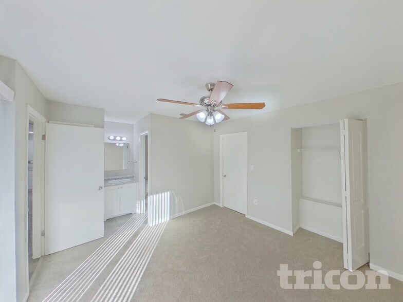 Building Photo - 1408 Highview Rd