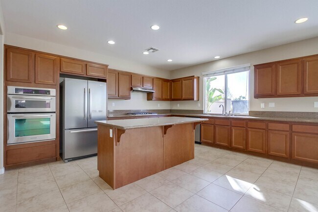 Building Photo - 1059 Vista Pointe Blvd