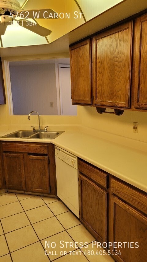 Building Photo - 4762 W Caron St