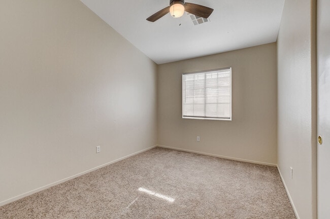 Building Photo - 1302 Dusty Creek St